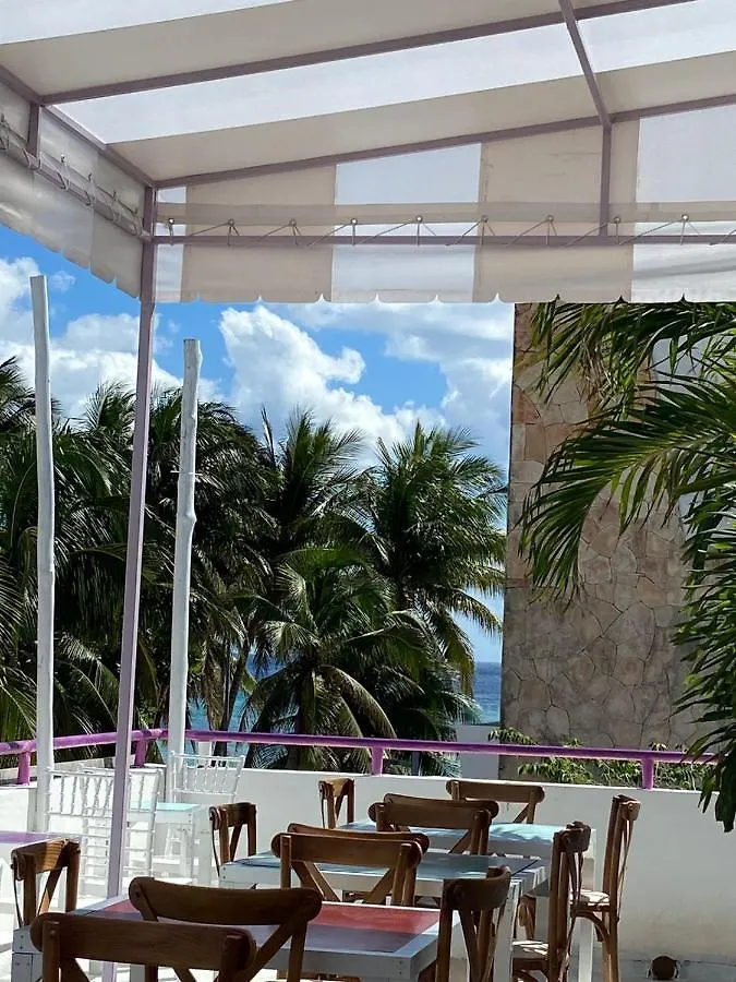 Lezzoto 2.5 Beach Playa del Carmen Guest house
