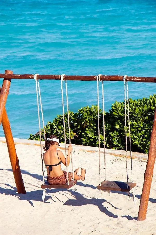 Guest house Lezzoto 2.5 Beach Playa del Carmen Mexico