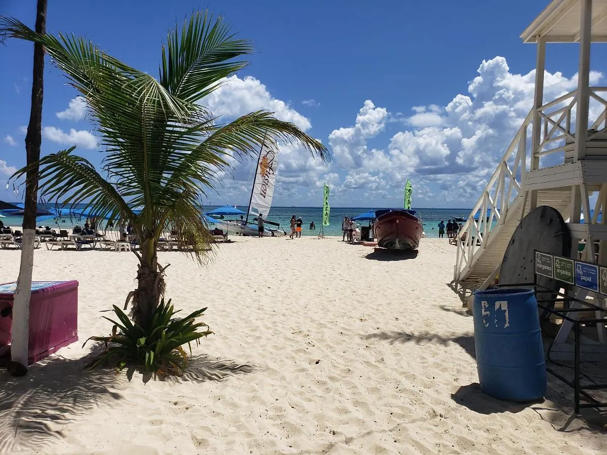 Lezzoto 2.5 Beach Playa del Carmen 0*,